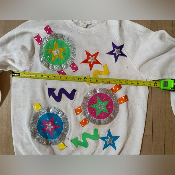 Fancy That 1990s Vintage White Graphic Sweatshirt, colorful Accents – Size XL - Picture 9 of 12